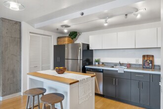 z-051425-Russell Hall in Seattle, WA - Building Photo - Building Photo