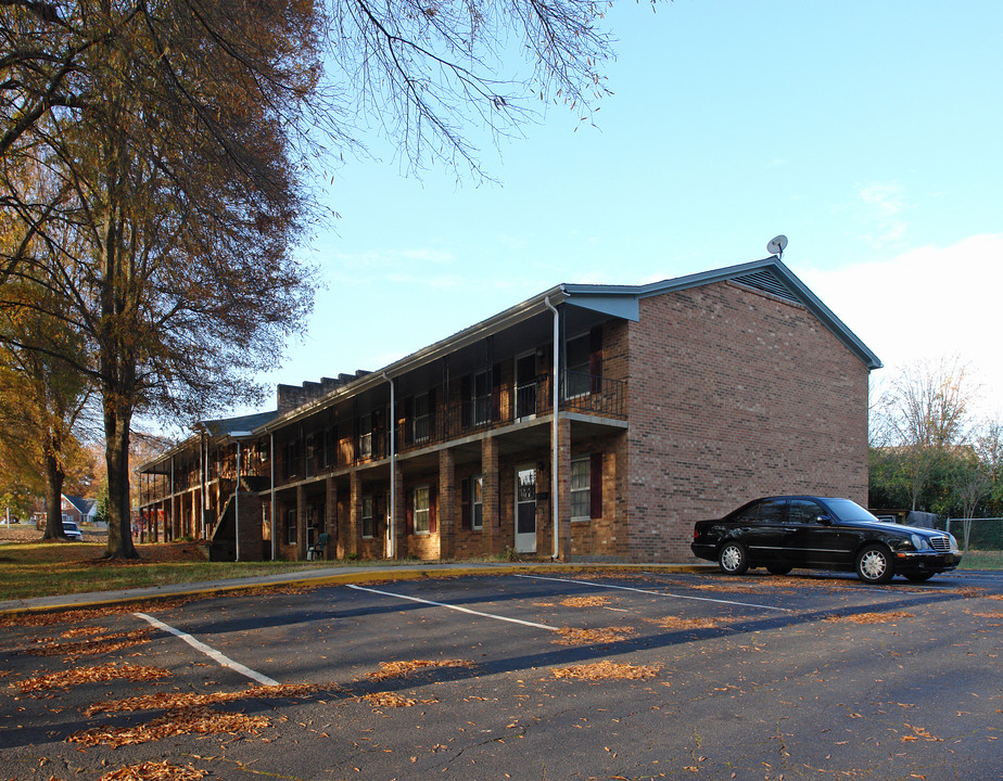 greenwood Maner in Eden, NC - Building Photo