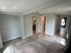 1436 SW 76th Ct in Miami, FL - Foto de edificio - Building Photo