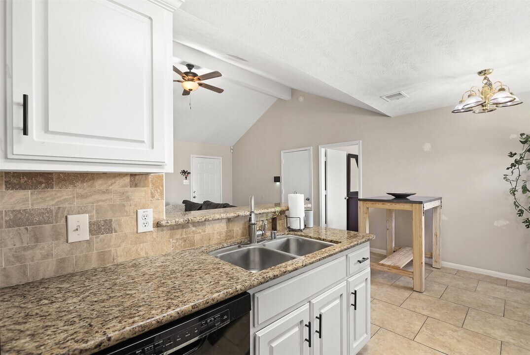 9109 Mackerel Dr in Texas City, TX - Building Photo