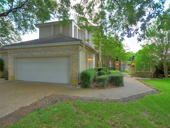 property at 10215 River Plantation Dr