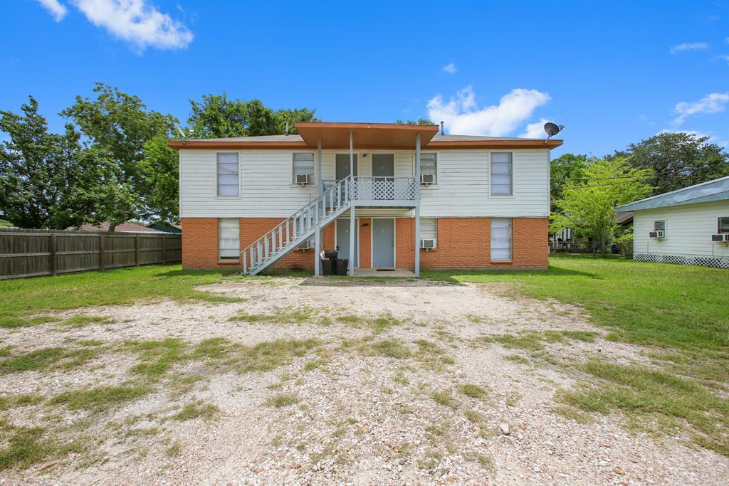 5415 3 Rd St-Unit -1 in Danbury, TX - Foto de edificio