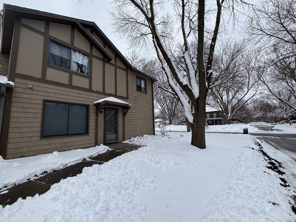 11532 Carriage Ct in Eden Prairie, MN - Foto de edificio