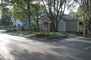 Waterford at Cypress Lake Apartamentos