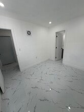 1741 NW 68th St, Unit RR in Miami, FL - Foto de edificio - Building Photo