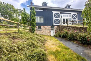 55 Cider Mill Ln in Fairfield, CT - Building Photo