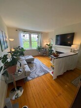 1073 Beacon St, Unit 2 in Brookline, MA - Building Photo - Building Photo