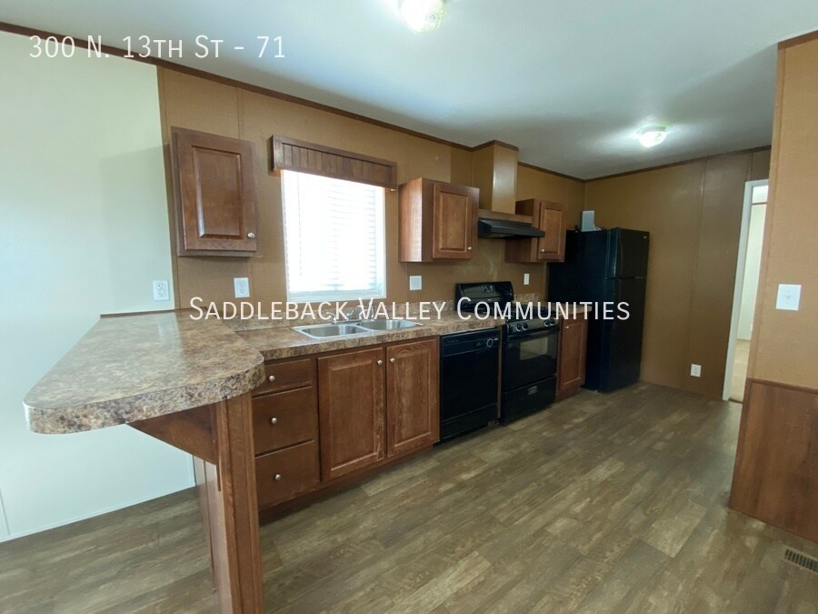 300 N 13th St in Saratoga, WY - Building Photo