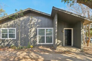 11906 Broad Oaks Dr, Unit A in Austin, TX - Building Photo