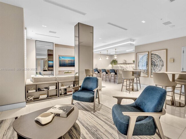 888 Brickell Key Dr in Miami, FL - Building Photo - Building Photo