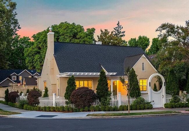 property at 1614 Everett Ave