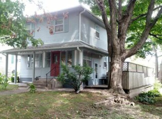 property at 220 W 10th St S