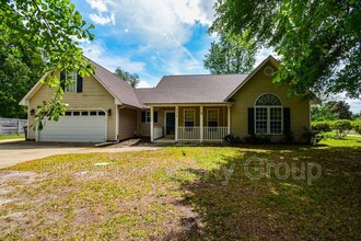 124 Hollow Ln in Raeford, NC - Foto de edificio - Building Photo