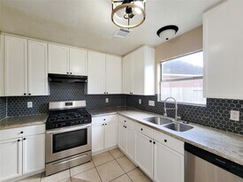 4626 Jaymar Dr in Sugar Land, TX - Building Photo