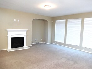 704 Rolling Hills Ln in Desoto, TX - Building Photo - Building Photo