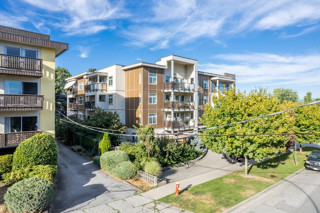 Signature Square in New Westminster, BC - Building Photo - Building Photo