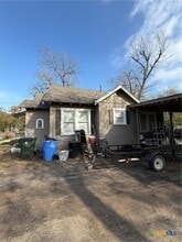 513 N San Marcos St in Seguin, TX - Building Photo - Building Photo