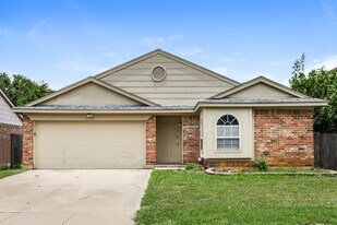1704 Spicewood Trail in Fort Worth, TX - Building Photo