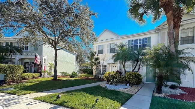 7818 Dixie Beach Cir in Tamarac, FL - Foto de edificio - Building Photo