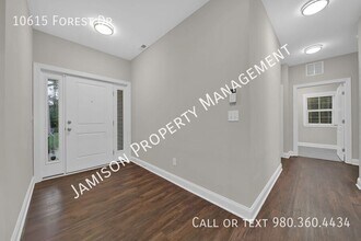 10615 Forest Dr in Matthews, NC - Building Photo - Building Photo