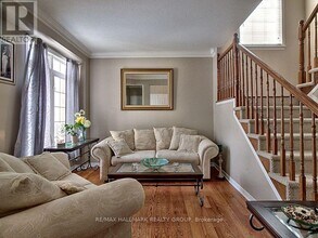 214 Pendra Way in Ottawa, ON - Building Photo - Building Photo
