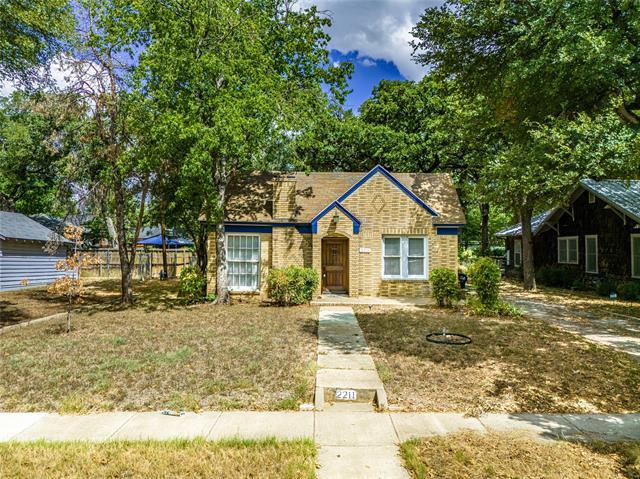 2211 Honeysuckle Ave in Fort Worth, TX - Building Photo