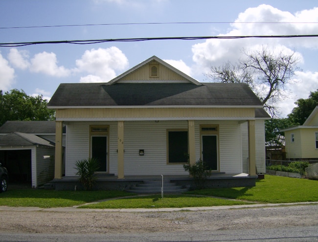 property at 106 N Railroad St