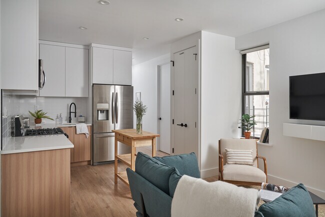 Common Brower (Furnished Rooms) in Brooklyn, NY - Foto de edificio - Building Photo