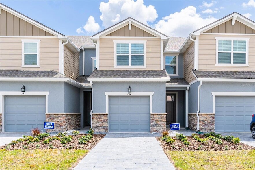 987 Spring Palms Lp, Unit 1 in Alafaya, FL - Building Photo