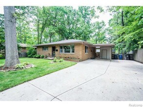 1811 Alhambra Dr in Ann Arbor, MI - Building Photo - Building Photo