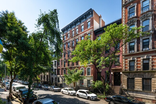 224 E 11th St in New York, NY - Foto de edificio - Building Photo