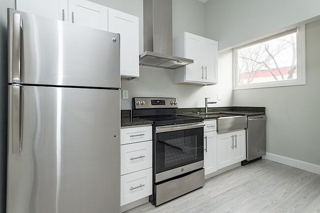 82 Peterborough St, Unit 33 in Boston, MA - Foto de edificio - Building Photo