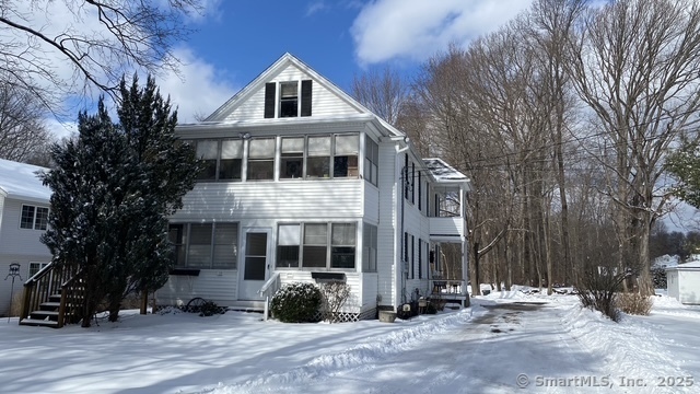 8 Forest St in Plymouth, CT - Foto de edificio