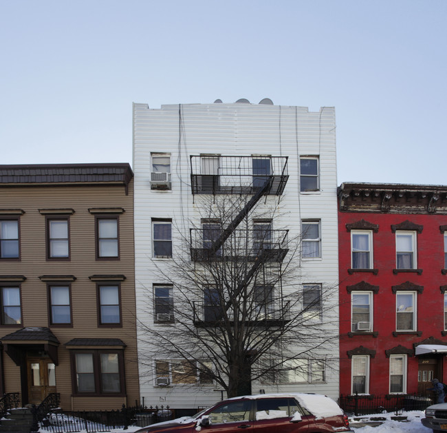 202 Kent St in Brooklyn, NY - Foto de edificio - Building Photo