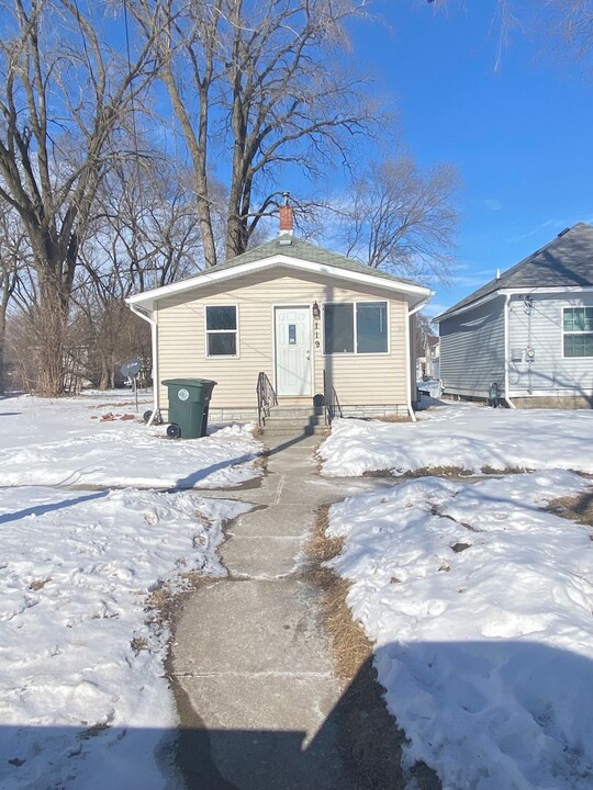 119 Oneida St in Waterloo, IA - Building Photo