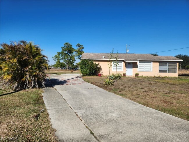 2251 East 10th Street in Lehigh Acres, FL - Building Photo - Building Photo