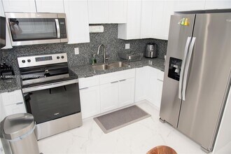 223 SW 81st Ave in Miami, FL - Building Photo - Building Photo