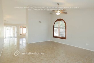 4558 E Via Dona Rd in Cave Creek, AZ - Foto de edificio - Building Photo