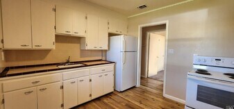 401 Albacete Dr in Vacaville, CA - Building Photo