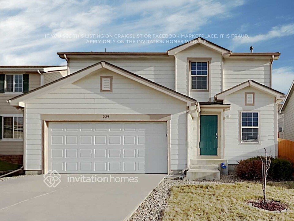 229 Monares Ln in Erie, CO - Foto de edificio