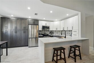 9624 Crescent Garden Dr in Naples, FL - Building Photo - Building Photo