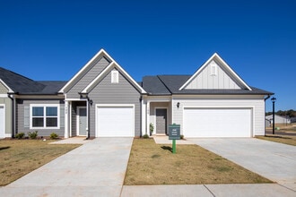 Nestledown Farms in Huntsville, AL - Foto de edificio - Building Photo