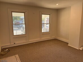 54 W Somerset St in Raritan, NJ - Building Photo - Building Photo