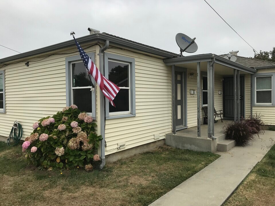 62 Dolores Ave in Watsonville, CA - Building Photo