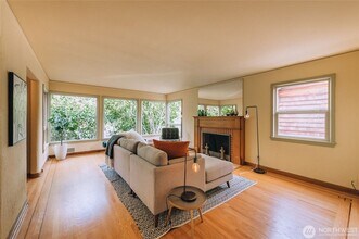 955 NW 61st St in Seattle, WA - Building Photo - Building Photo