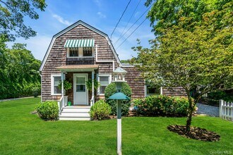 107 Sebonac Rd in Southampton, NY - Building Photo - Building Photo