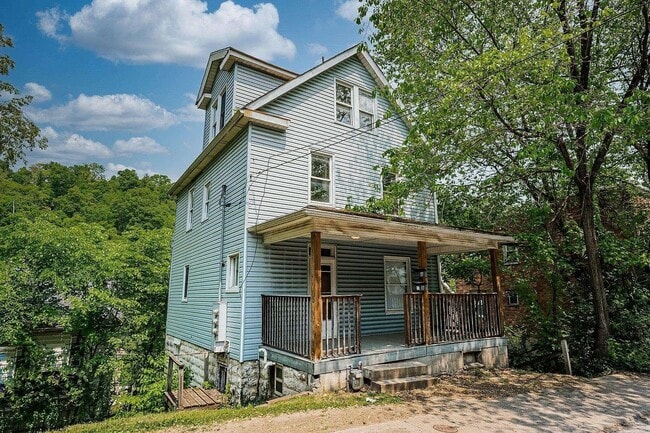 565 Brockway Ave, Unit A in Morgantown, WV - Building Photo - Building Photo