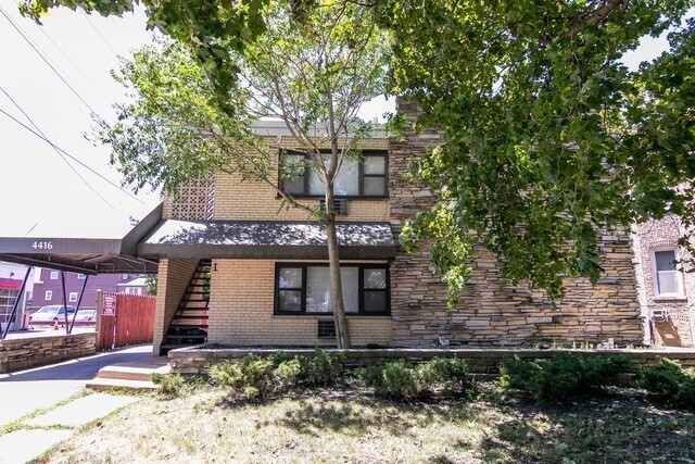 property at 4416 N Kostner Ave