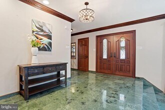 244 Mathers Rd in Ambler, PA - Foto de edificio - Building Photo