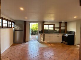 1124 Rosario Dr, Unit 1124 lower in Topanga, CA - Building Photo